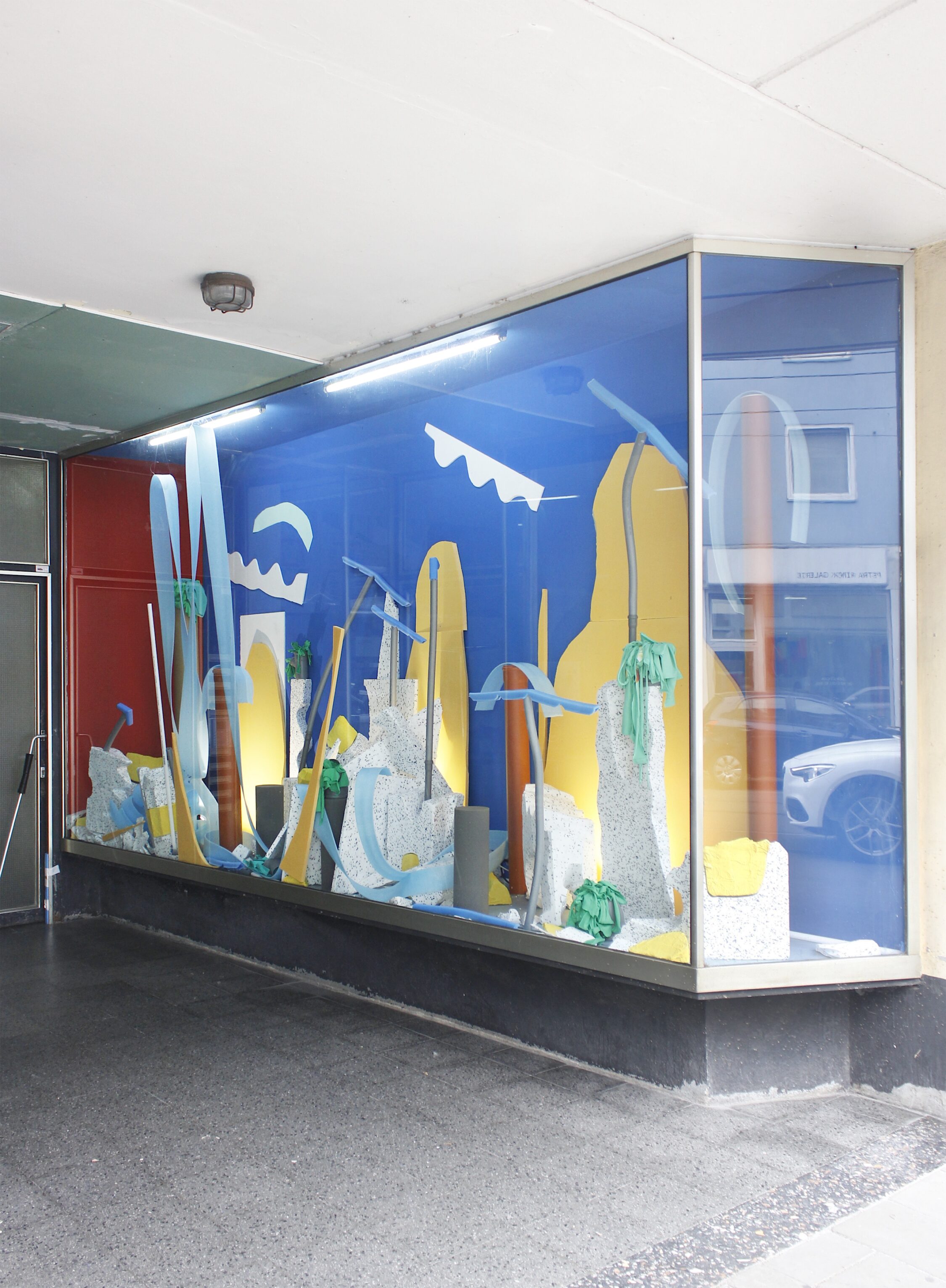 sonneundsolche – Ascheregen Ausstellung | Vitrine | Installation | Blau Ausstellung | Vitrine | Installation | Blau