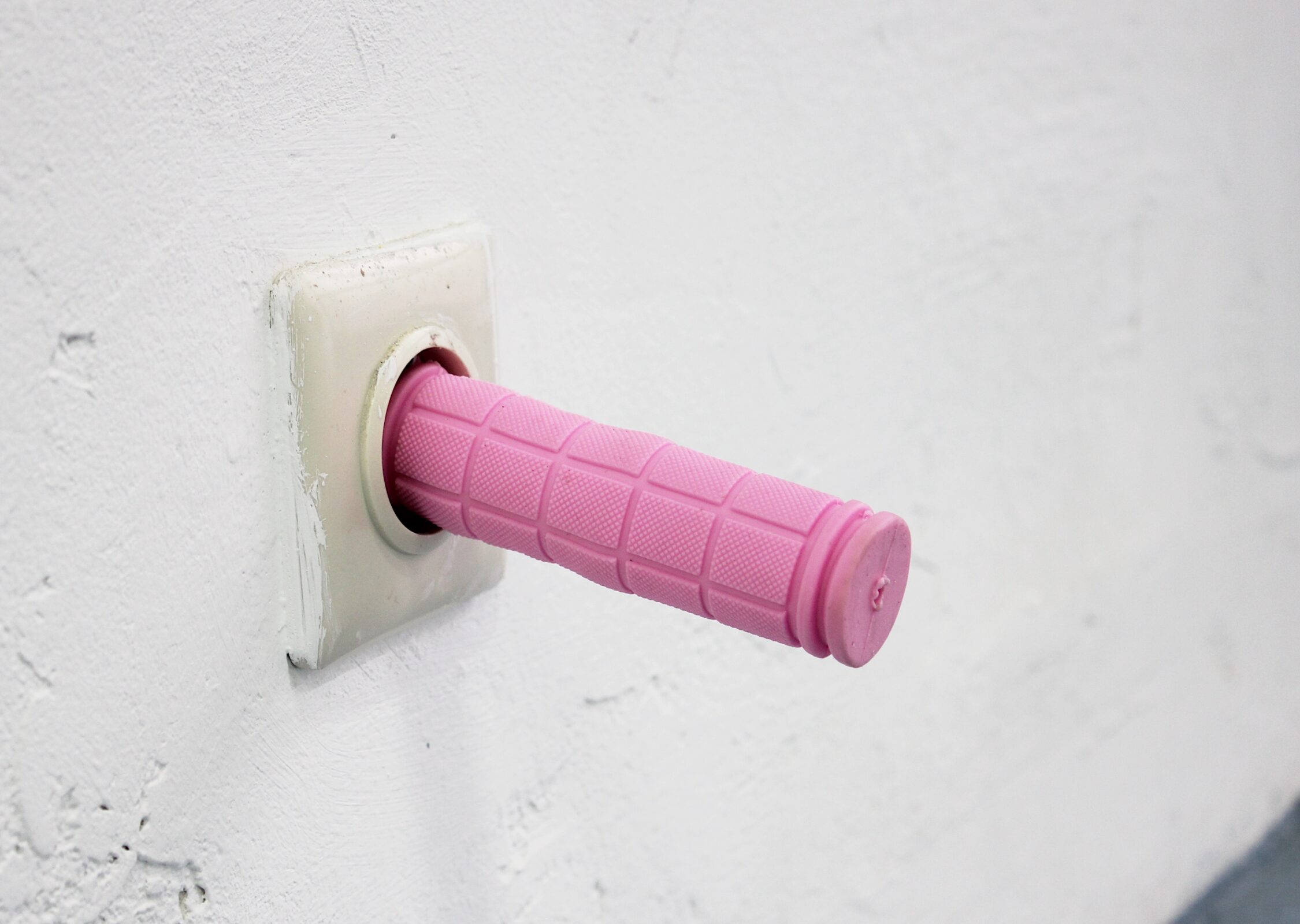 sonneundsolche – Ascheregen Ausstellung | Skulptur | Pink | Griff Ausstellung | Skulptur | Pink | Griff