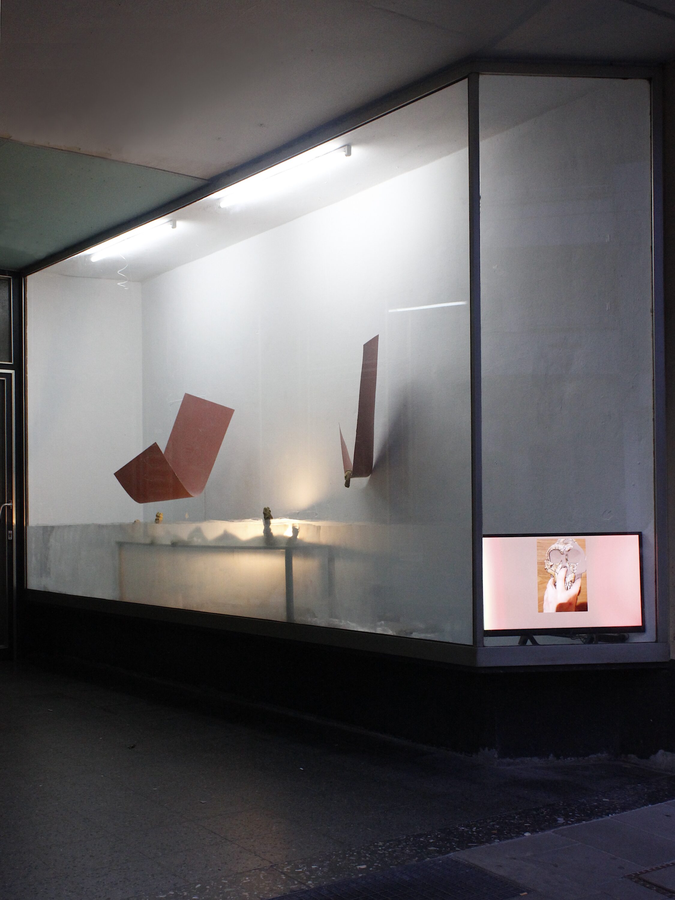 Ton | Ausstellung | Vitrine | Video