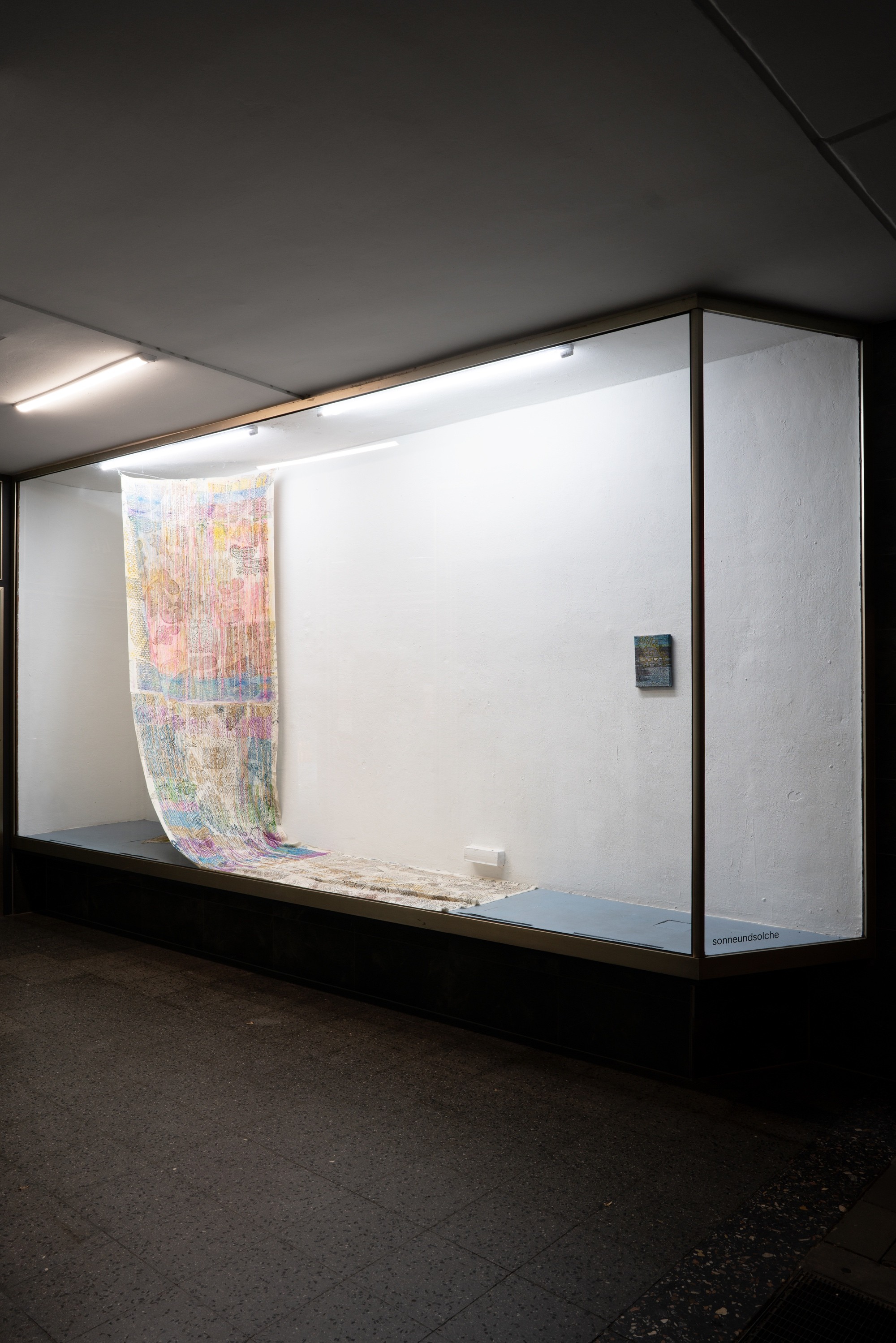 sonneundsolche – An Empty Sofreh
